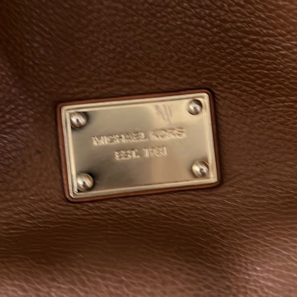 Michael Kors camel color handbag with gold hardware - Picture 2 of 4
